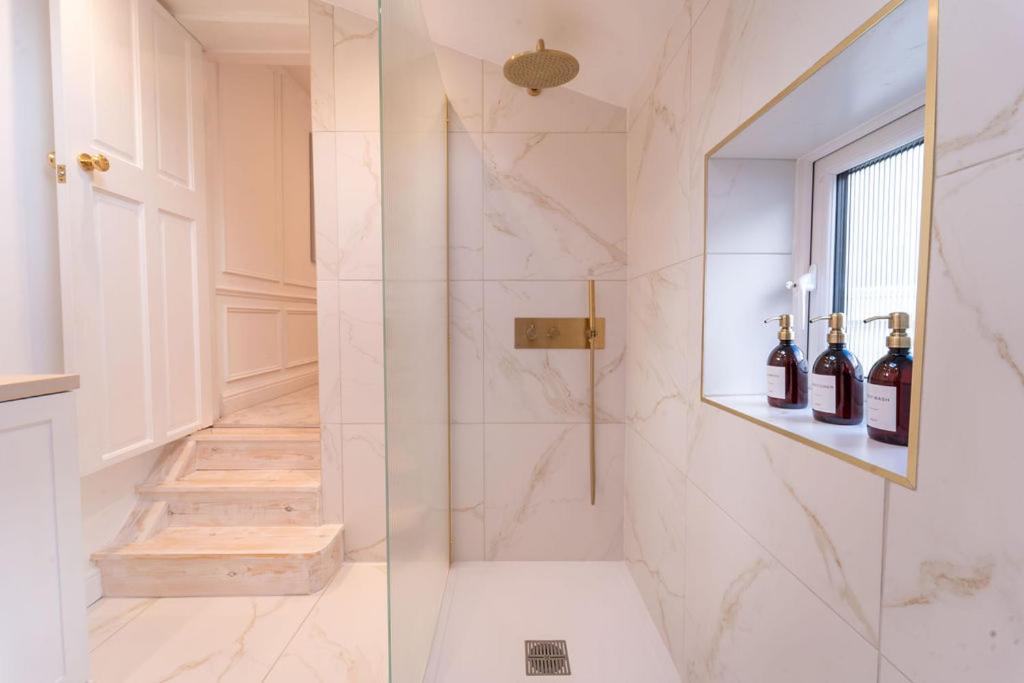 Elegant 3 Bedroom Home In The Centre Of Cheltenham Dış mekan fotoğraf